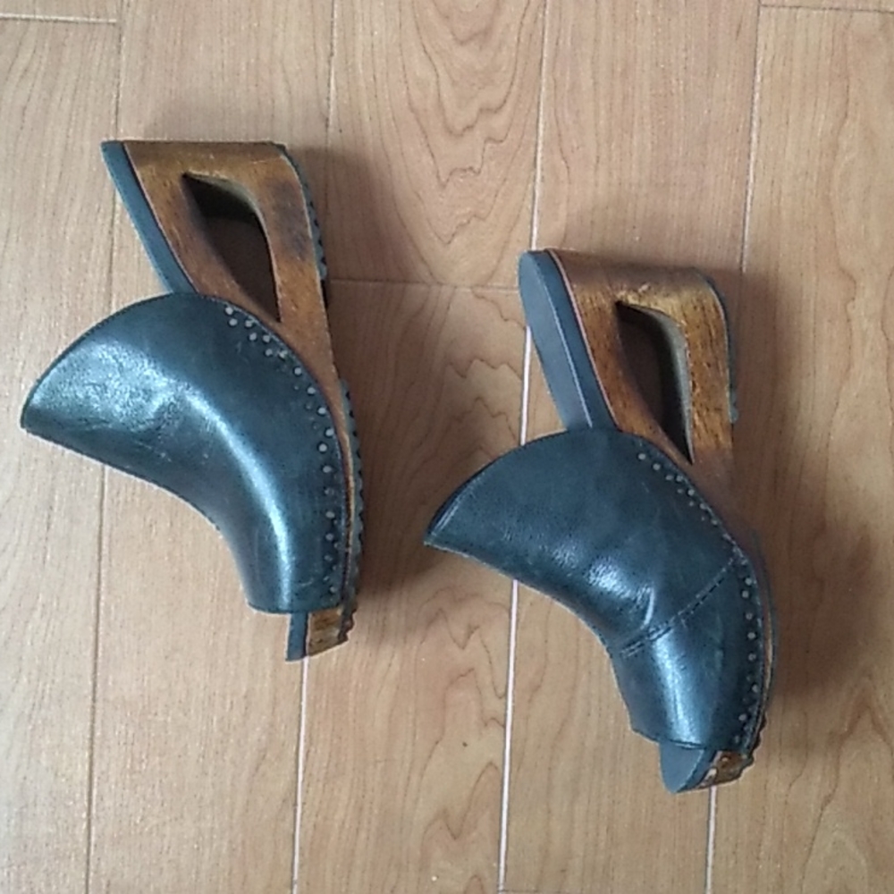 Dansko Clogs - Picture 4 of 6